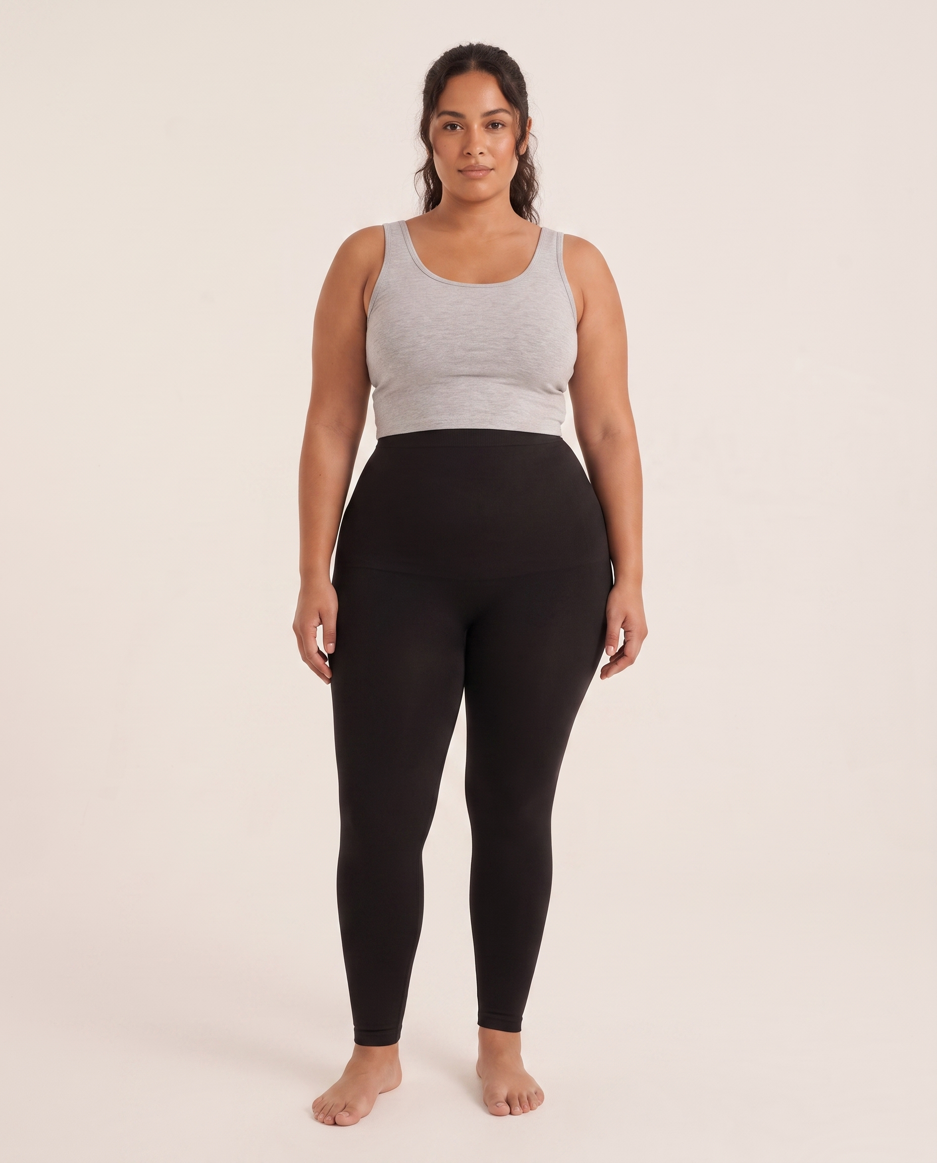 Vrouw draagt een Lissea shapewear-legging